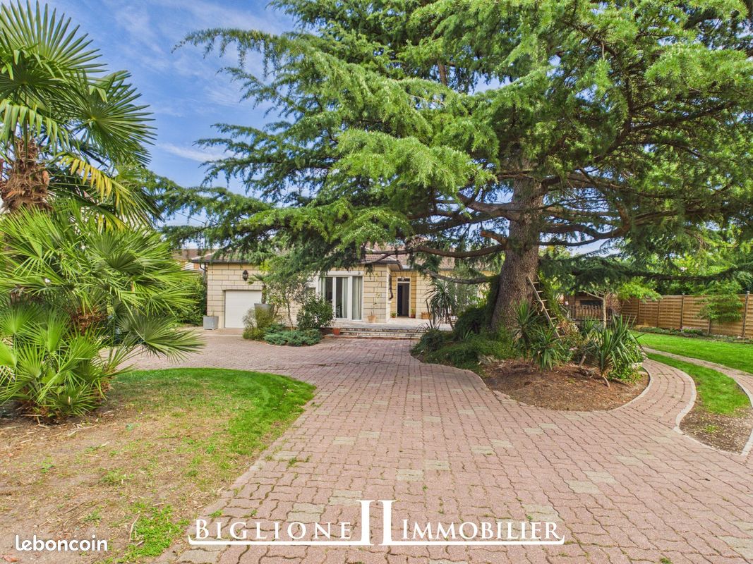 Maison 8 pièces 267 m² · à Tremblay-en-France · 267 m² · 595 000 €