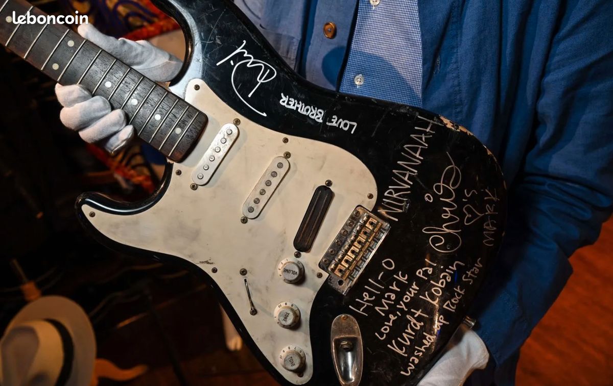 Recherche corps guitare fender stratocaster gibson sg ibanez js musicman eddie van halen jackson PRS EVH godin Lag gibson flying v charvel ou guitare complète abimée (image 1)