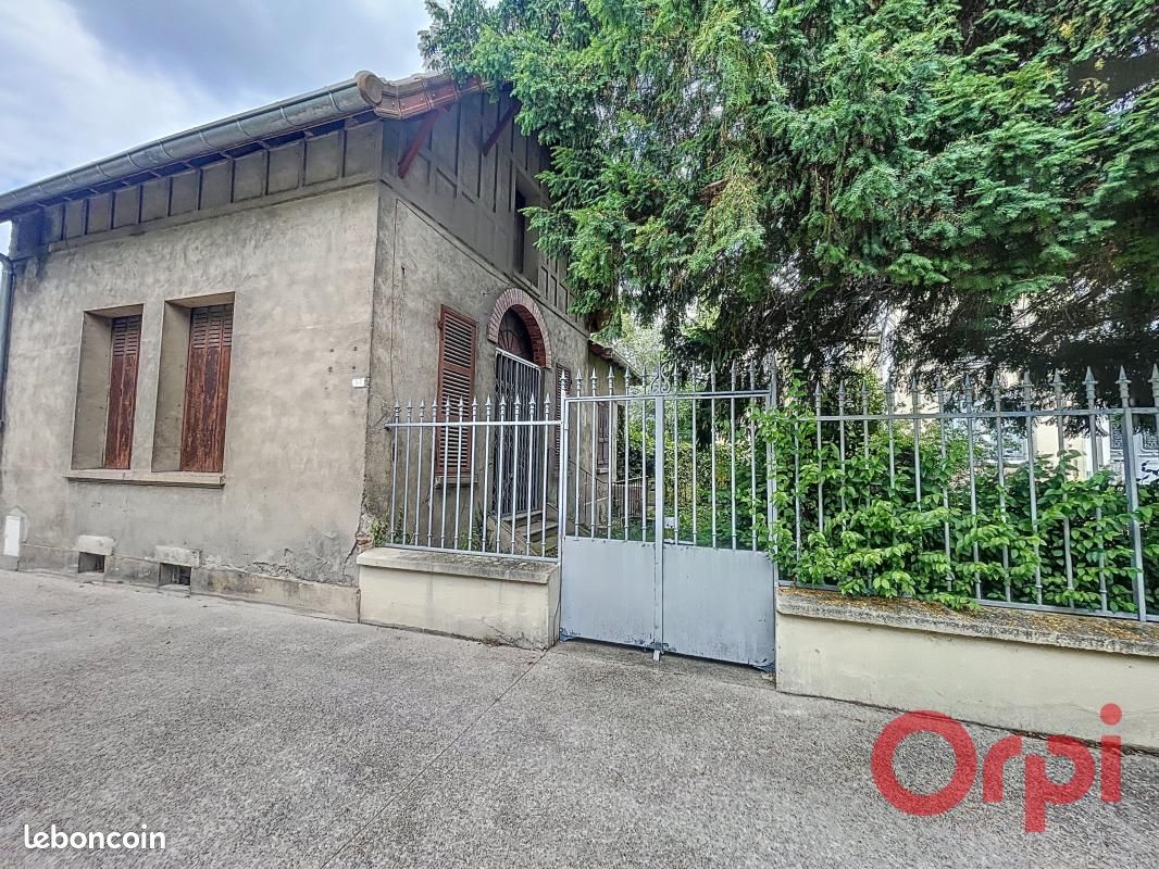 Maison 3 pièces 82 m² · à Cusset · 82 m² · 68 000 €