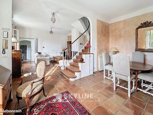 Propriété 9 pièces 197 m² — 2