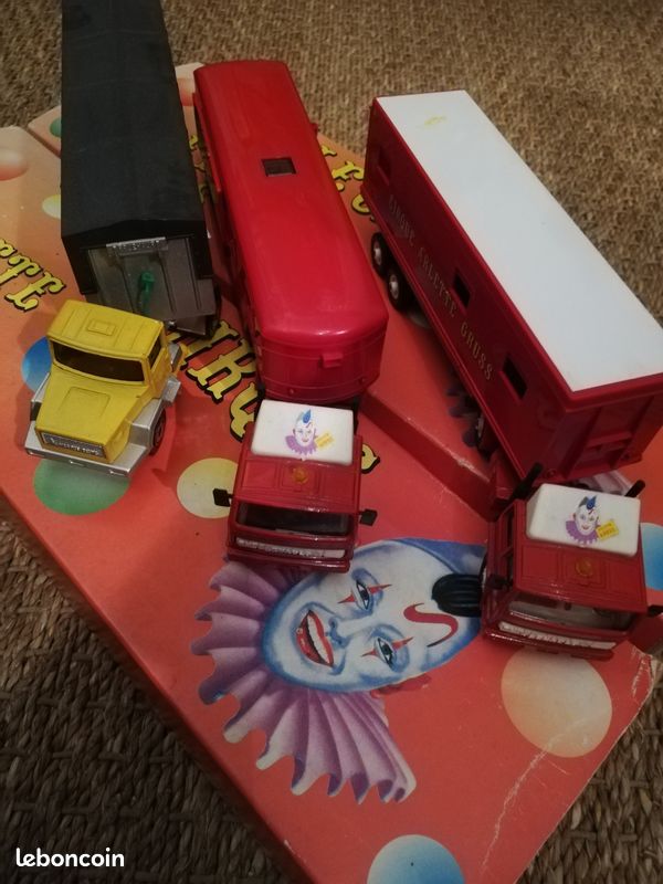 Camion Cirque Gruss Renault - Solido Verem 1/60, Référence 829, Rouge