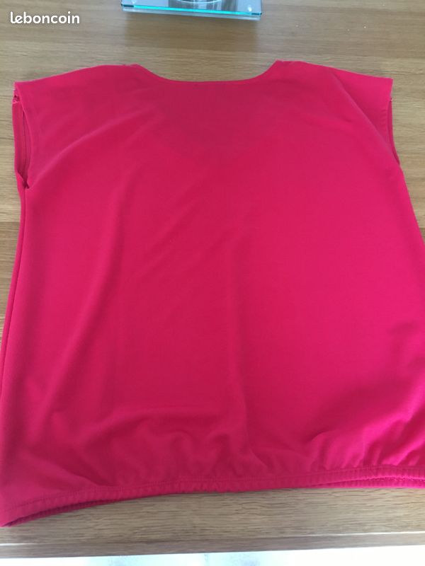 Haut rouge (image 1)