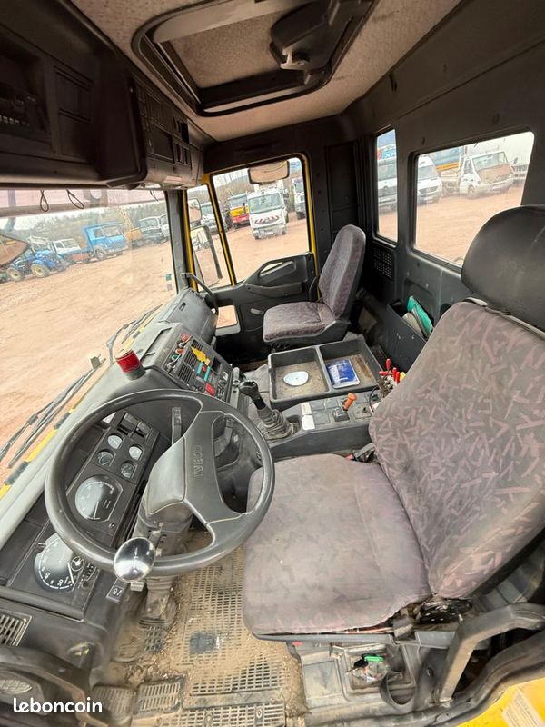 Iveco Trakker Ampliroll 6x4 (image 13)