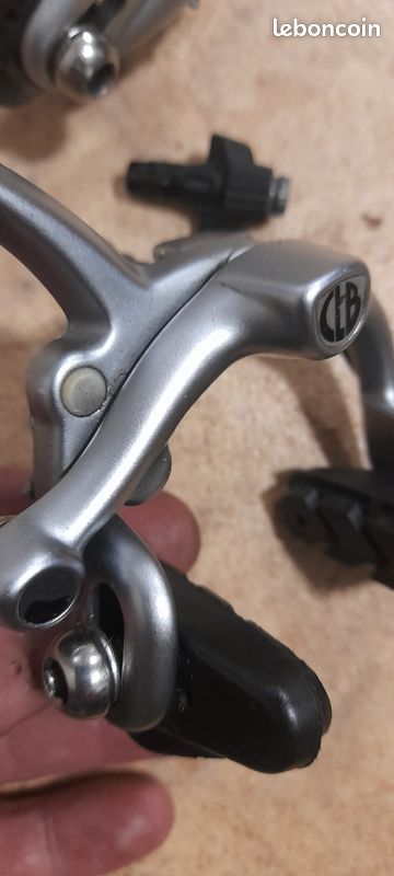 Étrier de frein avant gauche pour Peugeot 205 CT CJ - fr