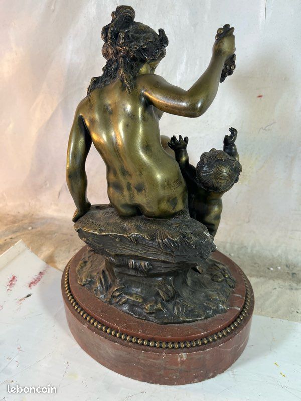 Sculpture en bronze signée Claudion – Bacchante et enfant bronze (image 3)