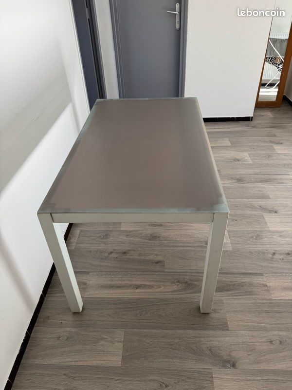 Table (image 3)