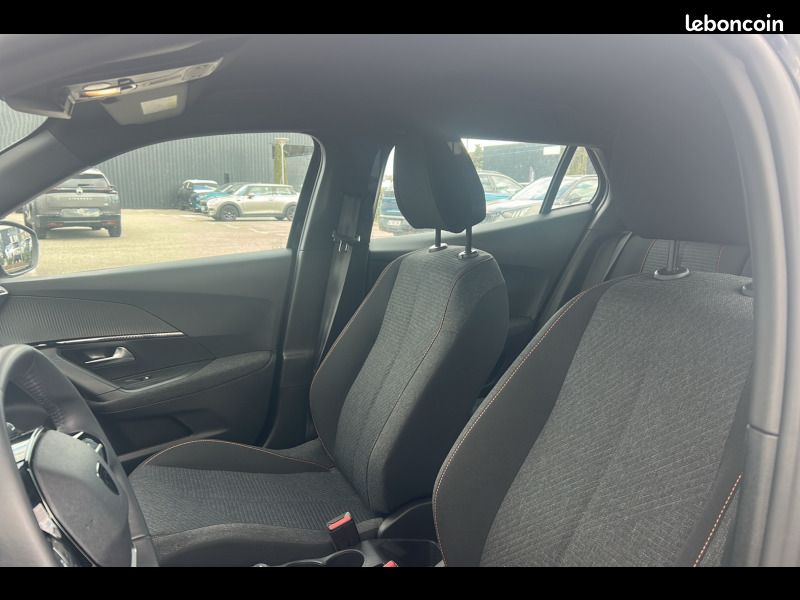Peugeot 2008 Hybrid 136 e-DCS6 Style (image 11)