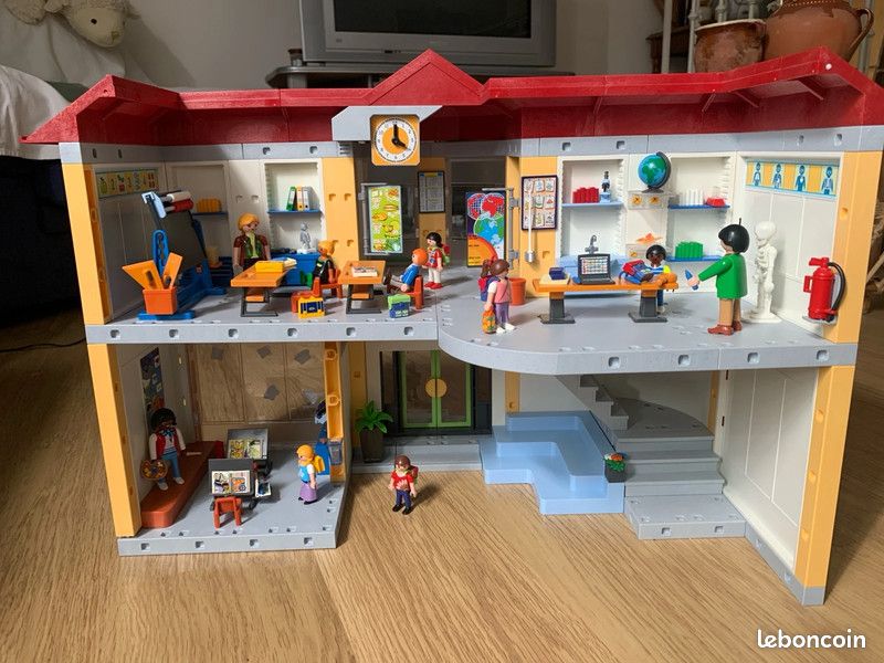 PLAYMOBIL 5923 La Grande Ecole avec 3 Salles de Classe C'est