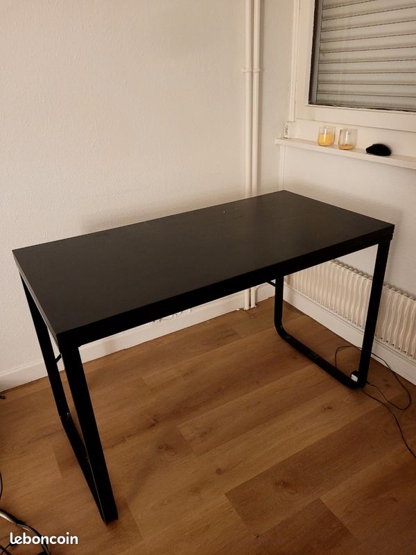 Bureau (image 1)
