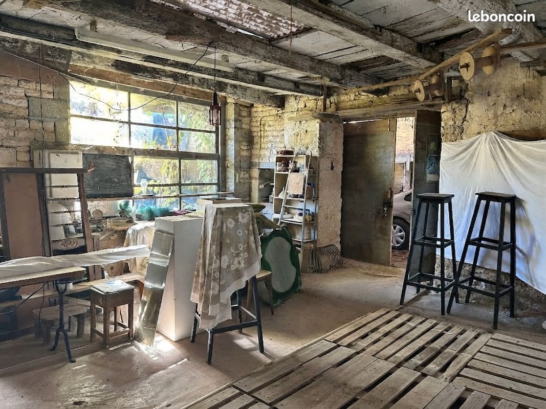 Immeuble 173 m² · à Fontaine-Chalendray · 173 m² · 45 000 €