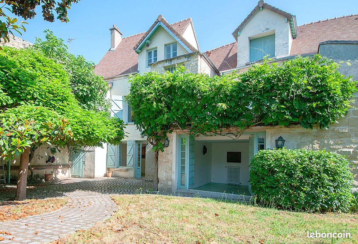 Maison 9 pièces 241 m² · à Le Mesnil-le-Roi · 241 m² · 1 165 000 €