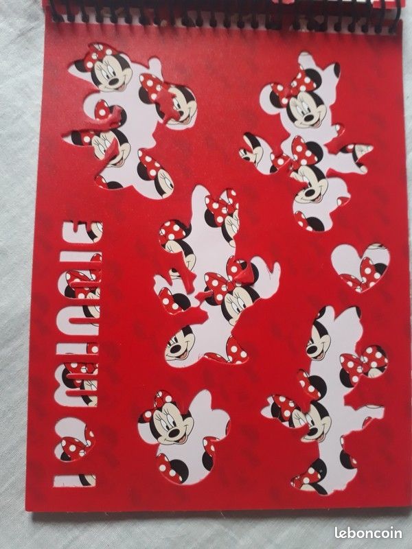 Carnet coloriage + pochoirs + stickers - Minnie - Disney (image 4)