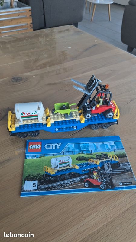 Wagon train lego (image 1)