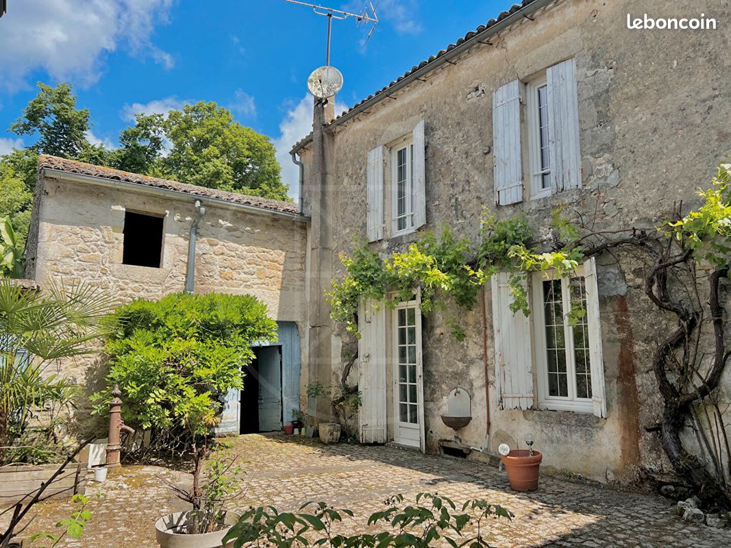 Maison 8 pièces 273 m² · à Saint-Méard-de-Gurçon · 273 m² · 250 000 €