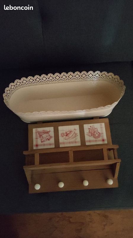 Meuble de cuisine et aussi le corbeille de pain (image 2)