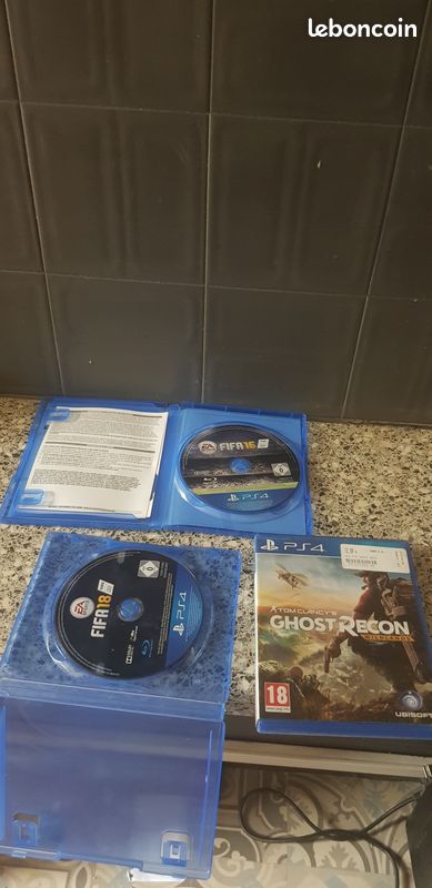Manette ps4+ 3 jeux (image 1)