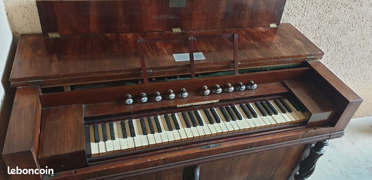 Harmonium (image 2)