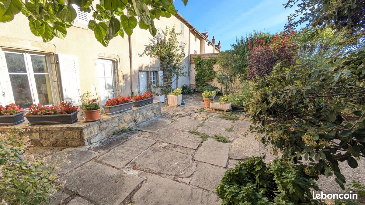 Maison 16 pièces 307 m² · à Aigueperse · 307 m² · 349 000 €