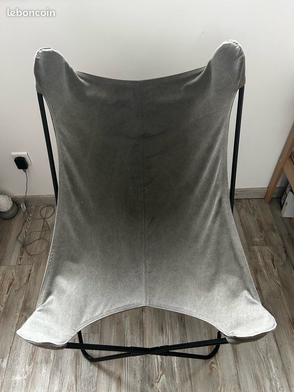 Fauteuil en tissu et métal (image 1)