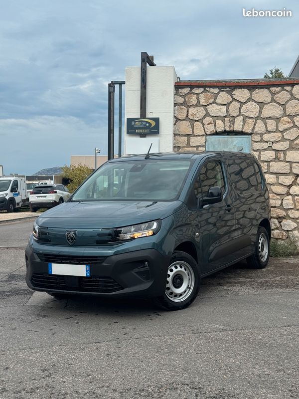 Peugeot Partner 2025 BlueHDi 130 - 39 000KM - LED - Écran tactile - GPS - CarPlay - Caméra - Équipé Avalanche (image 1)