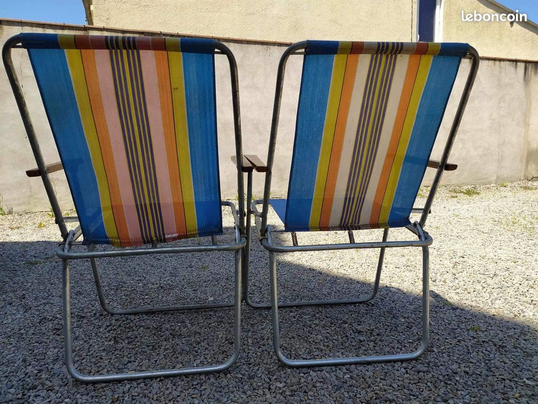 Chaise de camp pliante vintage : siège en toile rayée