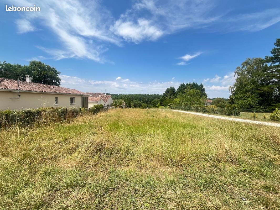 Terrain 1 000 m² Fontcouverte · 96 300 €