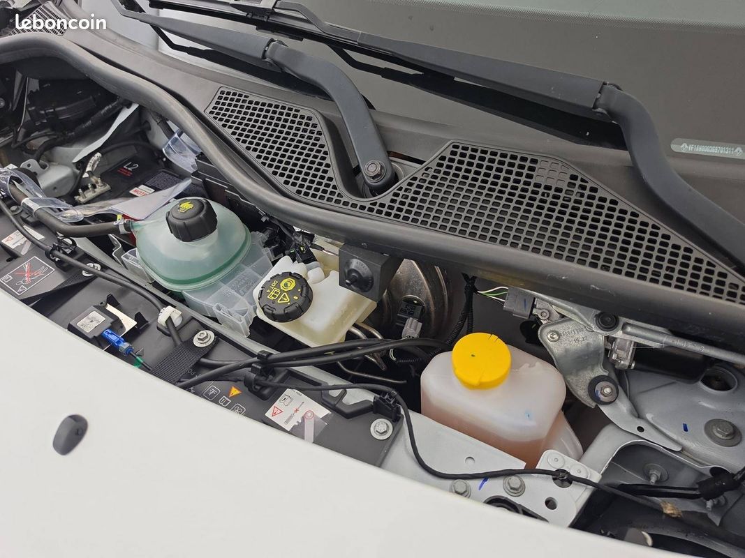 RENAULT Twingo III E-Tech Authentic (image 24)