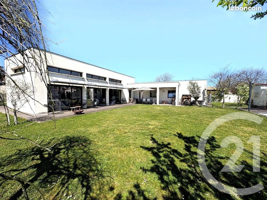 Maison 6 pièces 219 m² · à Tournefeuille · 219 m² · 819 000 €