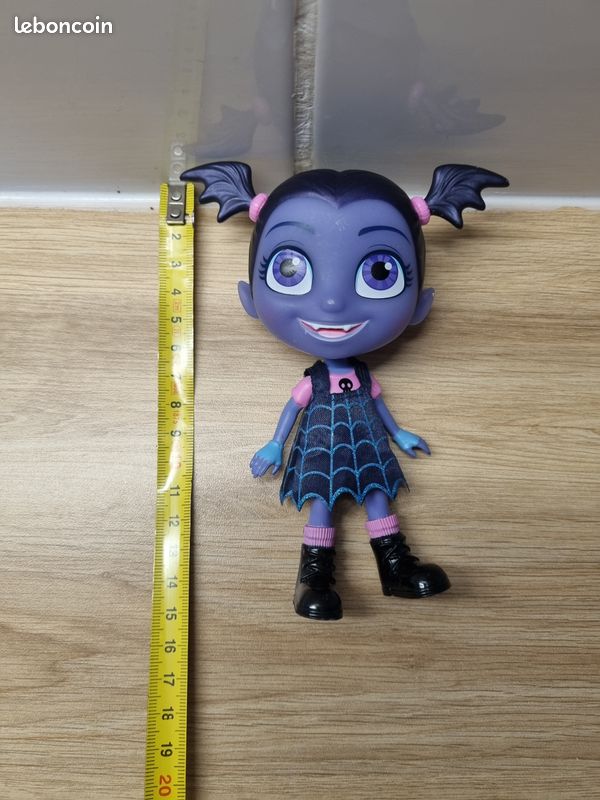 VAMPIRINA BAT POUPEE 24 CM AILES LUMINEUSES LUMINEUX SONORE FIGURINE VAM15