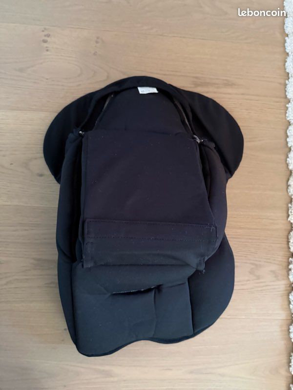 Réducteur / insert nouveau-né Cybex pour siège auto – Noir (image 2)