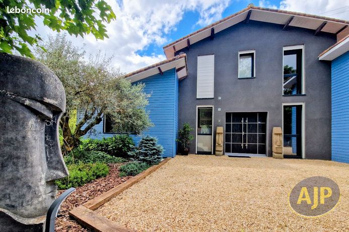 Maison 6 pièces 250 m²