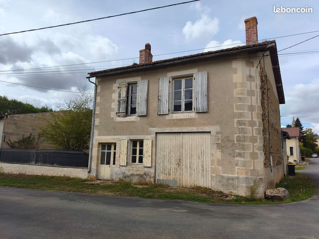 Maison 3 pièces 120 m² · à Adriers · 120 m² · 23 000 €