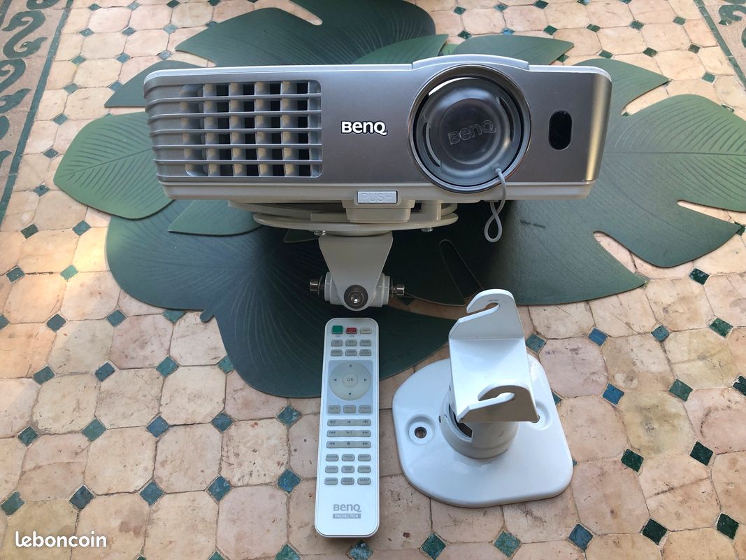 Projecteur BenQ + écran Lumene (image 1)
