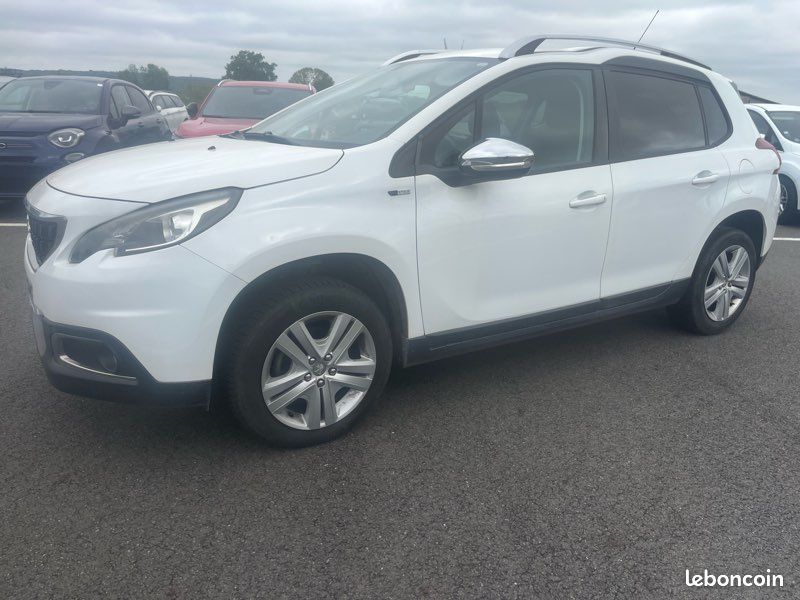 PEUGEOT 2008 1.2 82 ch Style 4890 Ferme (image 2)