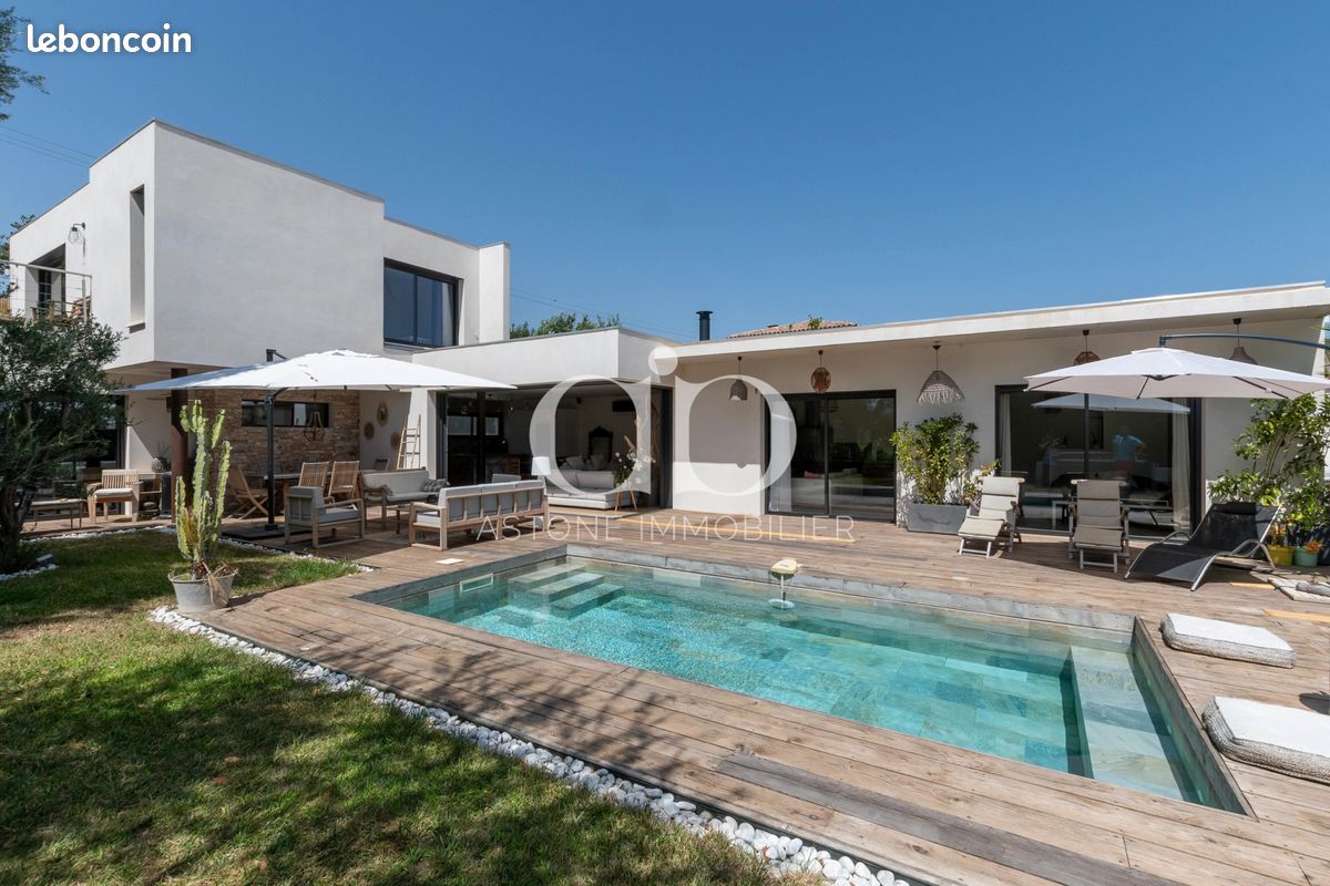 Maison 7 pièces 232 m² · à Cassis · 232 m² · 1 580 000 €