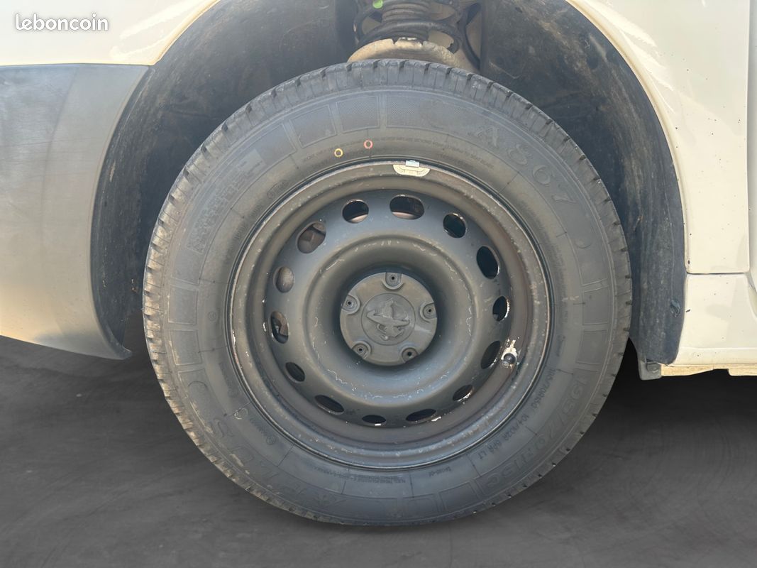 PEUGEOT PARTNER MOTRICITE RENFORCEE 1.6 HDI 90Ch Garantie 12 mois / DISTRI OK / REGUL / CLIM / ATTELAGE / (image 15)
