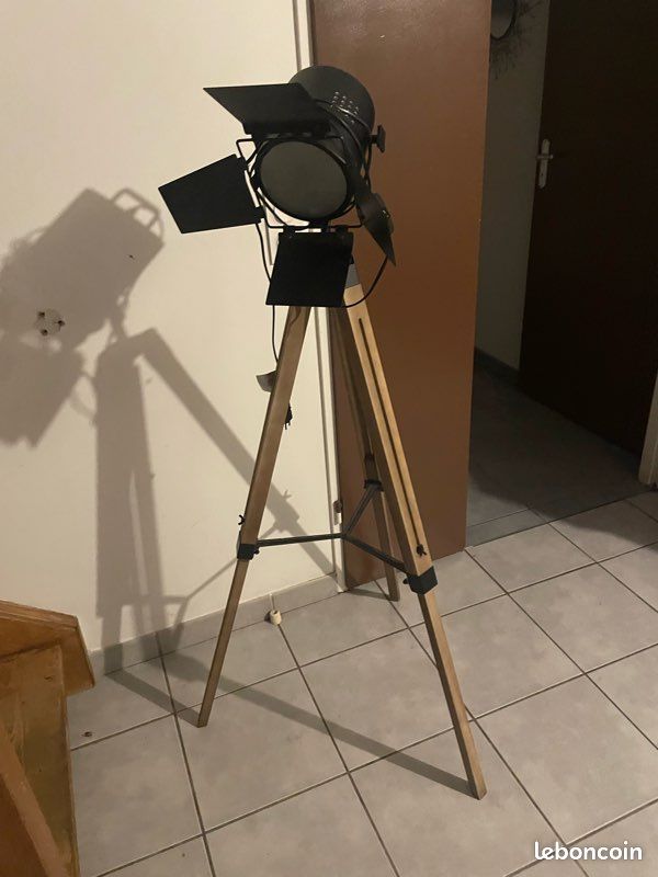 Lampe sur trépied Conforama JL-033 (image 1)