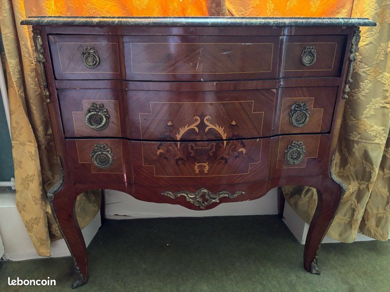 Commode Louis XV marqueté (image 1)
