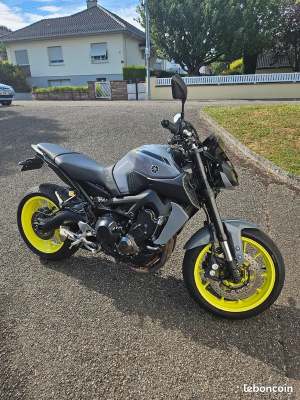 Yamaha MT09 Night Fluo Motos