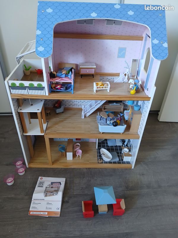 Maison de poupée et accessoires (image 1)