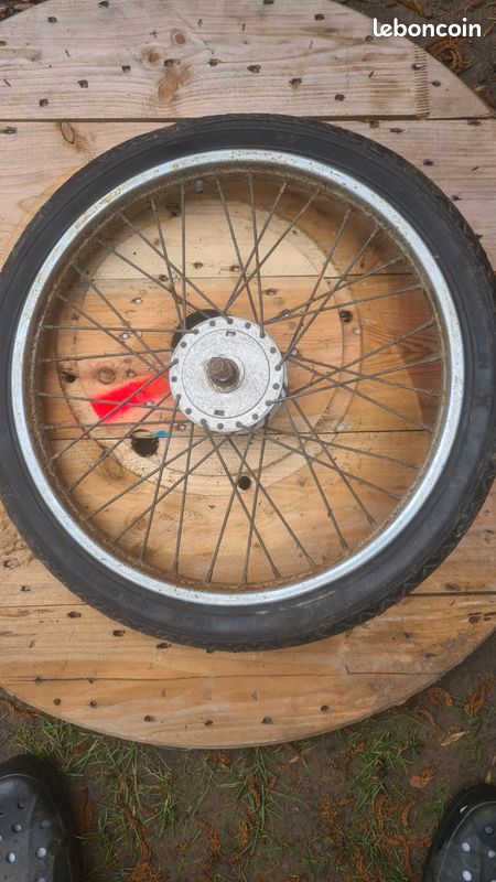 garde boue avant roues de 700 chapeau gendarme velo eroica