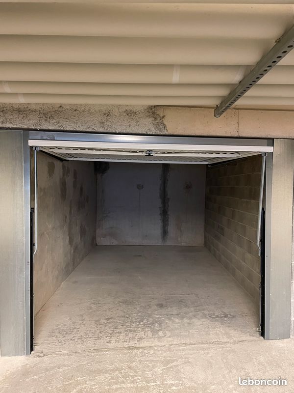 Location garage / box fermé - Sous-sol sécurisé · à Valleiry · 135 €/mois