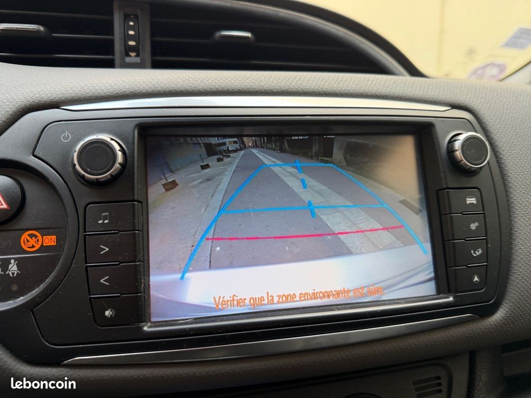TOYOTA YARIS Hybride 100 ch Dynamic Caméra De Recul Radar De Recul Ouverture Fermeture sans clé Keyless GPS Boîte Auto Garantie 12 mois (image 6)