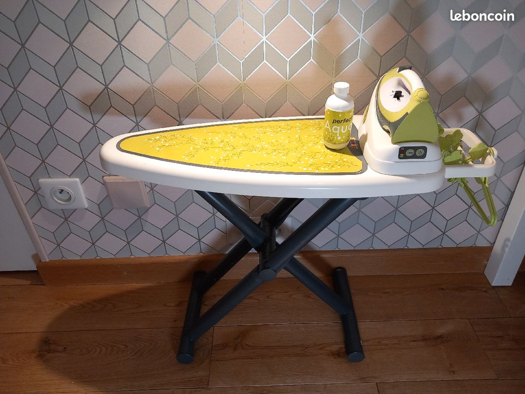 Table à repasser jouet (image 1)