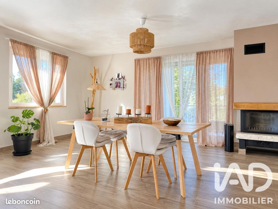 Maison 4 pièces 116 m² · à Saint-André-le-Puy · 116 m² · 275 000 €