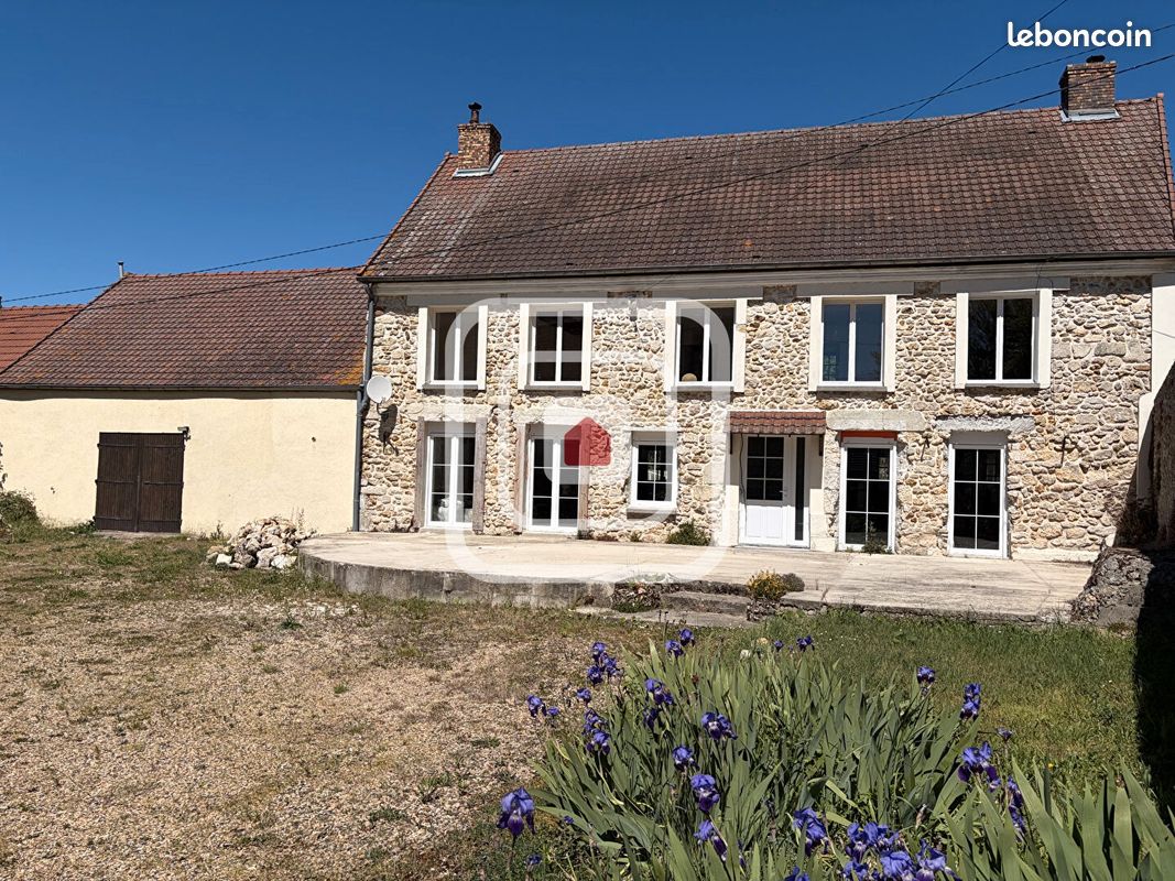 Maison 8 pièces 278 m² · à Fère-en-Tardenois · 278 m² · 245 000 €