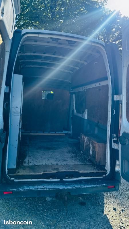 Renault Trafic FOURGON L2H2 1.9 dCi 100 CH 3 PLACES (image 8)