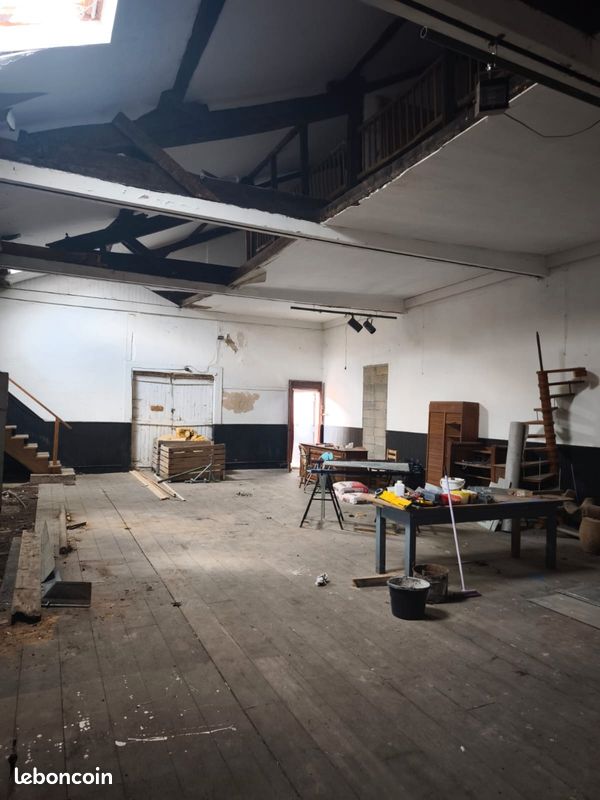 Maison 6 pièces 450 m² · à Romenay · 450 m² · 89 000 €