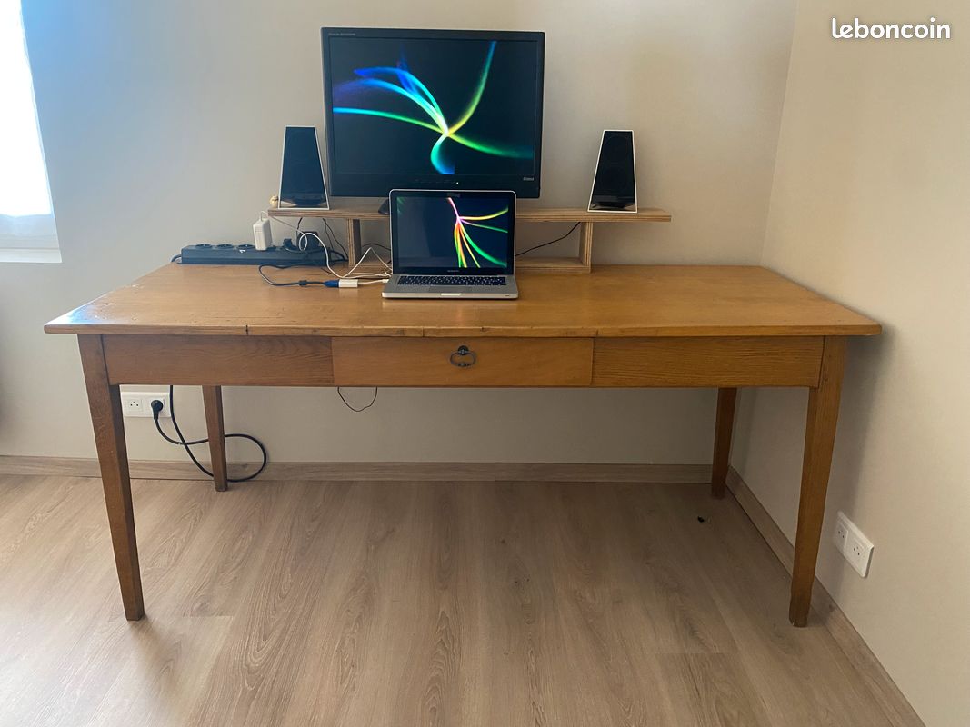 Bureau (image 1)