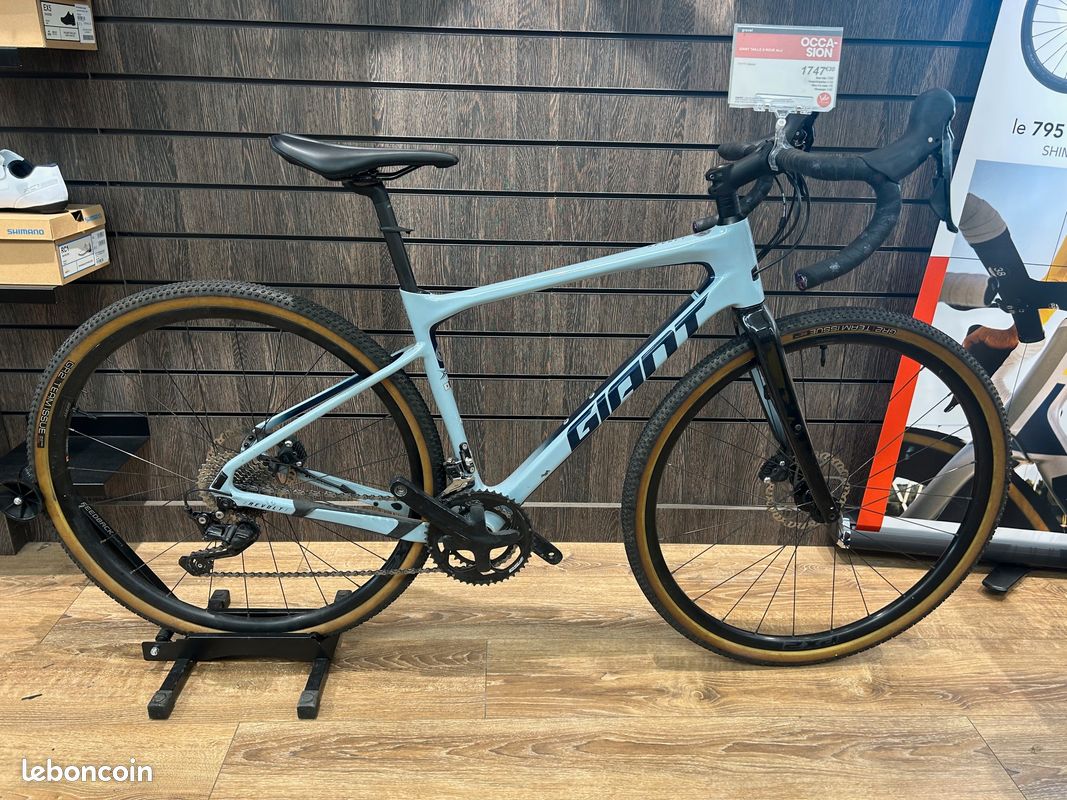 Gravel Giant Révolt taille S en Grx400 10 vitesses Vélos